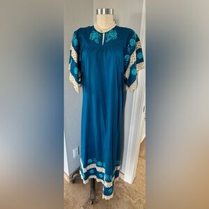 100% Cotton 1970s Opus 1 Diana Martin Blue Embroidered Dress Caftan Lace OS 🇲🇽